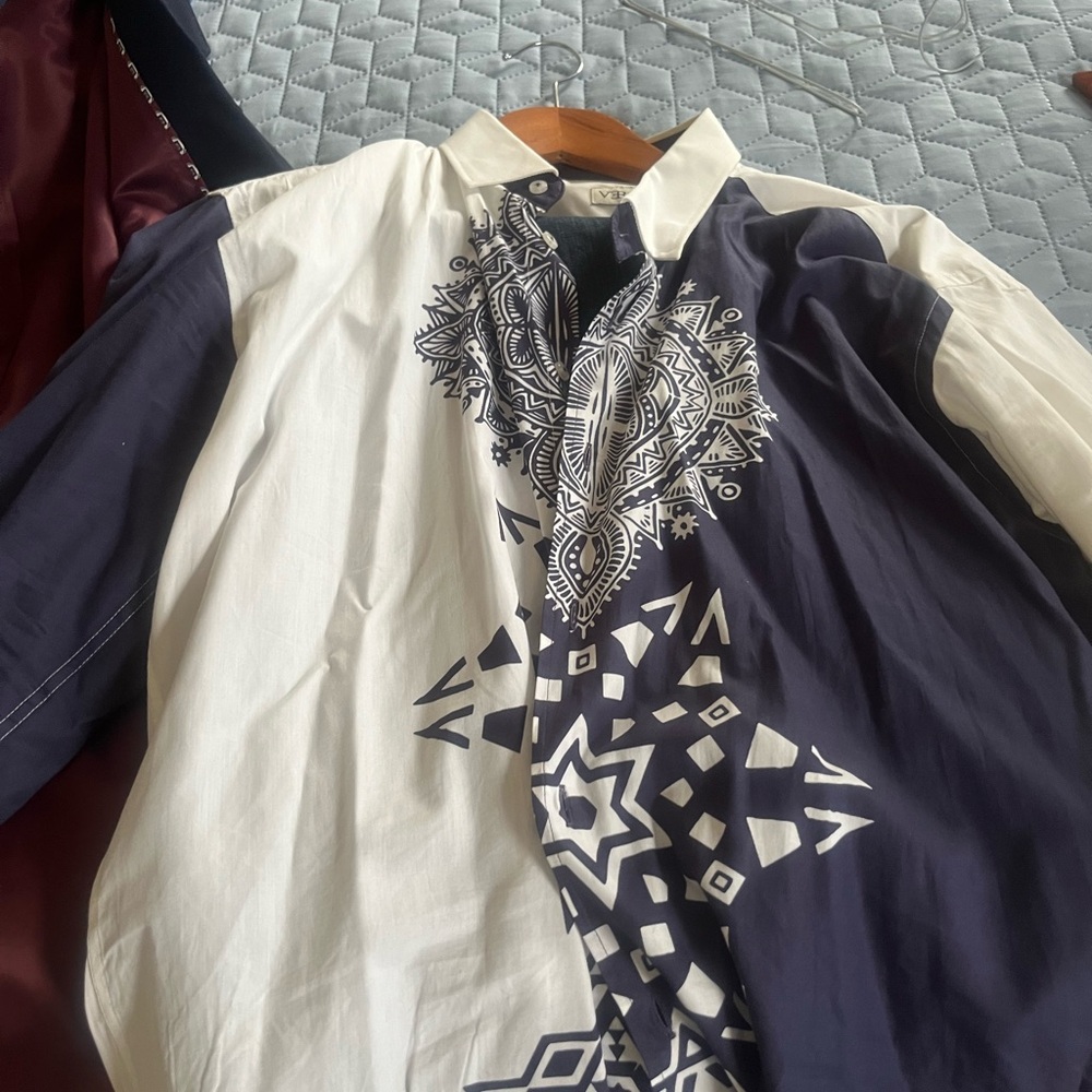 Navy and White Las Vegas Vinci Patterned Dress Shirt size L. Gorgeous!